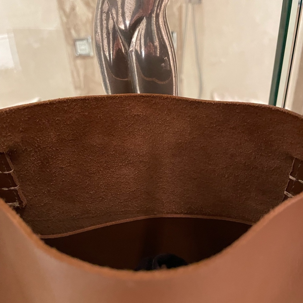 Elegant New Leather Handbag - Picture 3 of 4